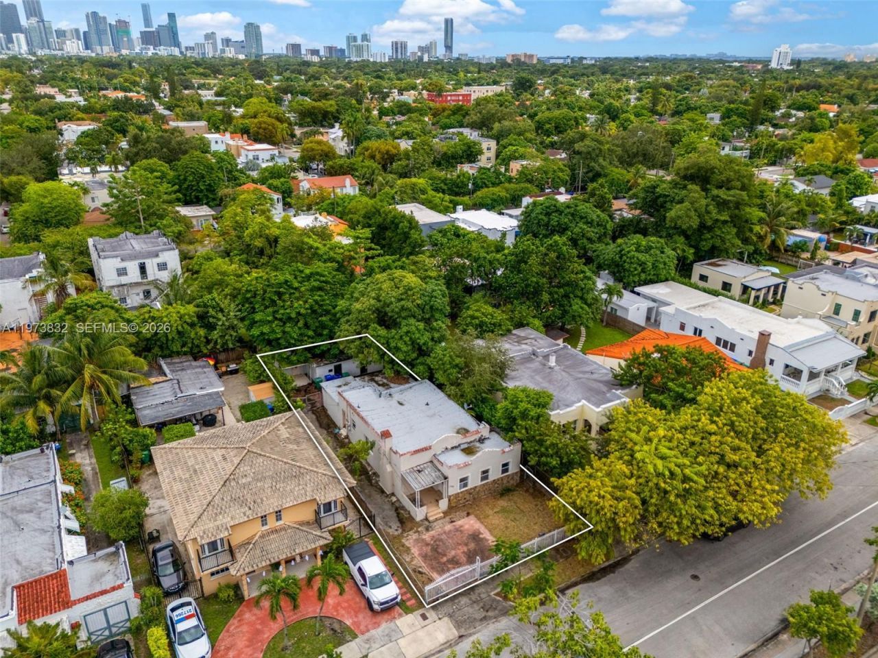 1045 SW 20th Ave , Miami, FL 33135 Photo