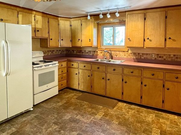 57 Winter St, Leominster, MA 01453