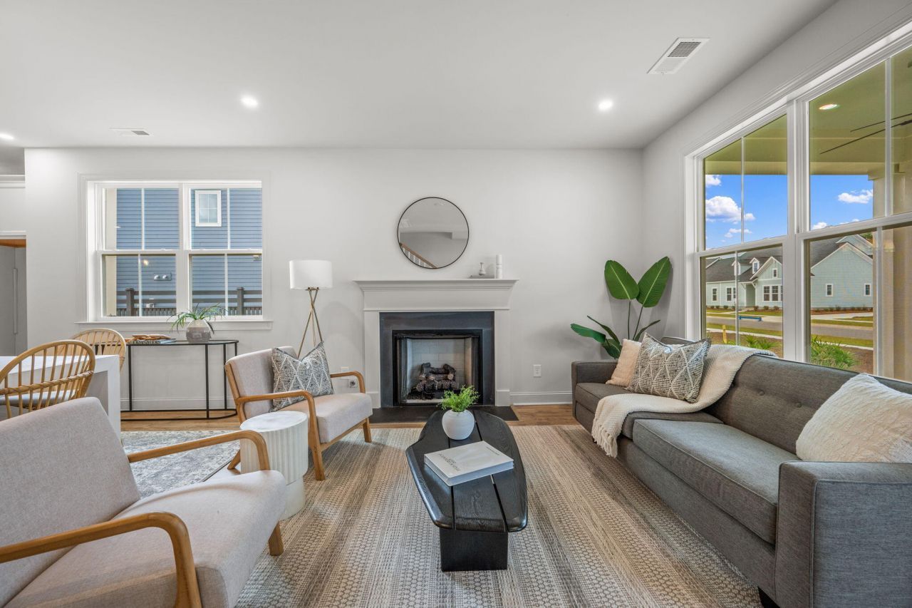 785 Blueway Avenue Photo 10