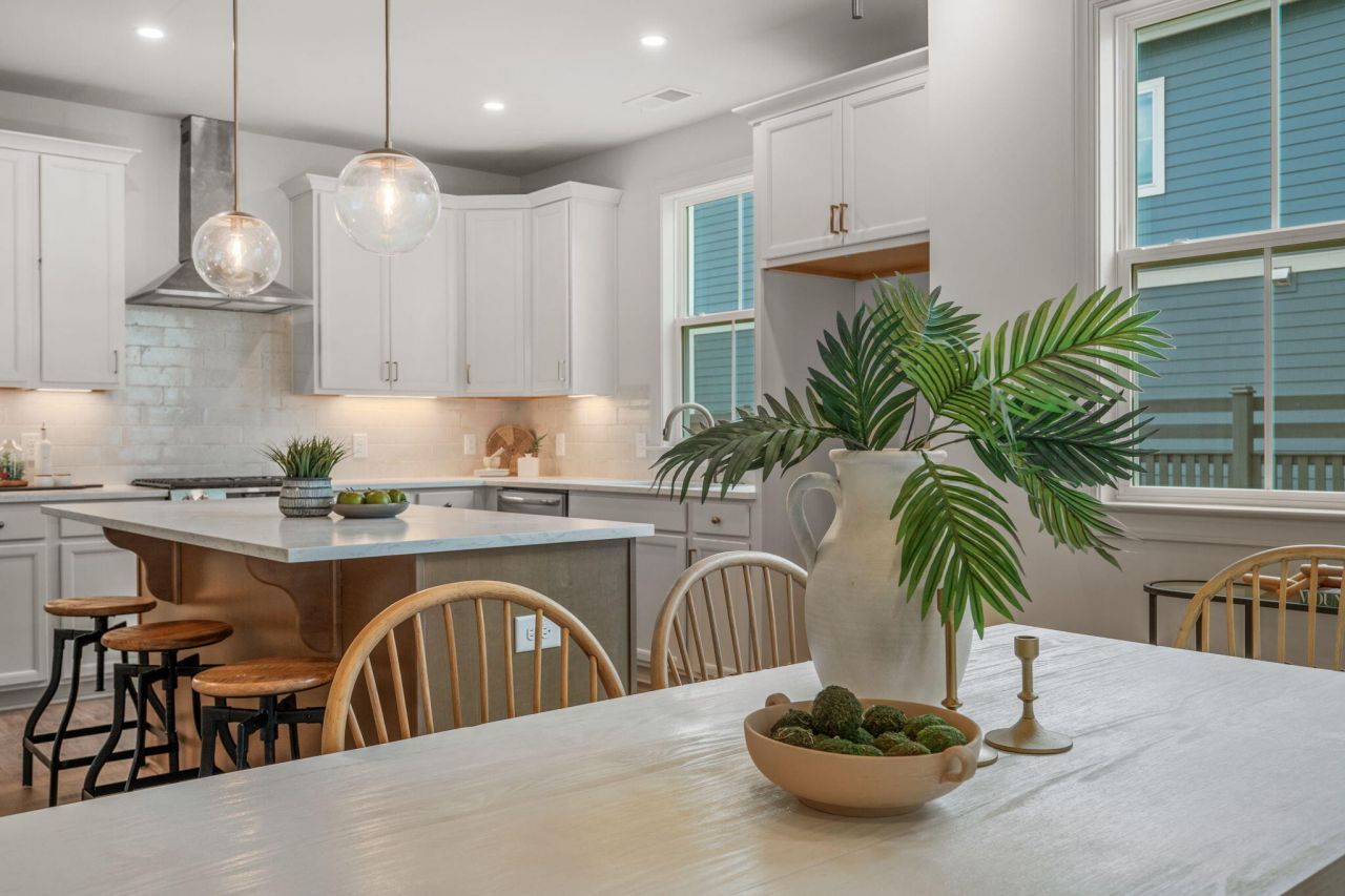 785 Blueway Avenue Photo 14