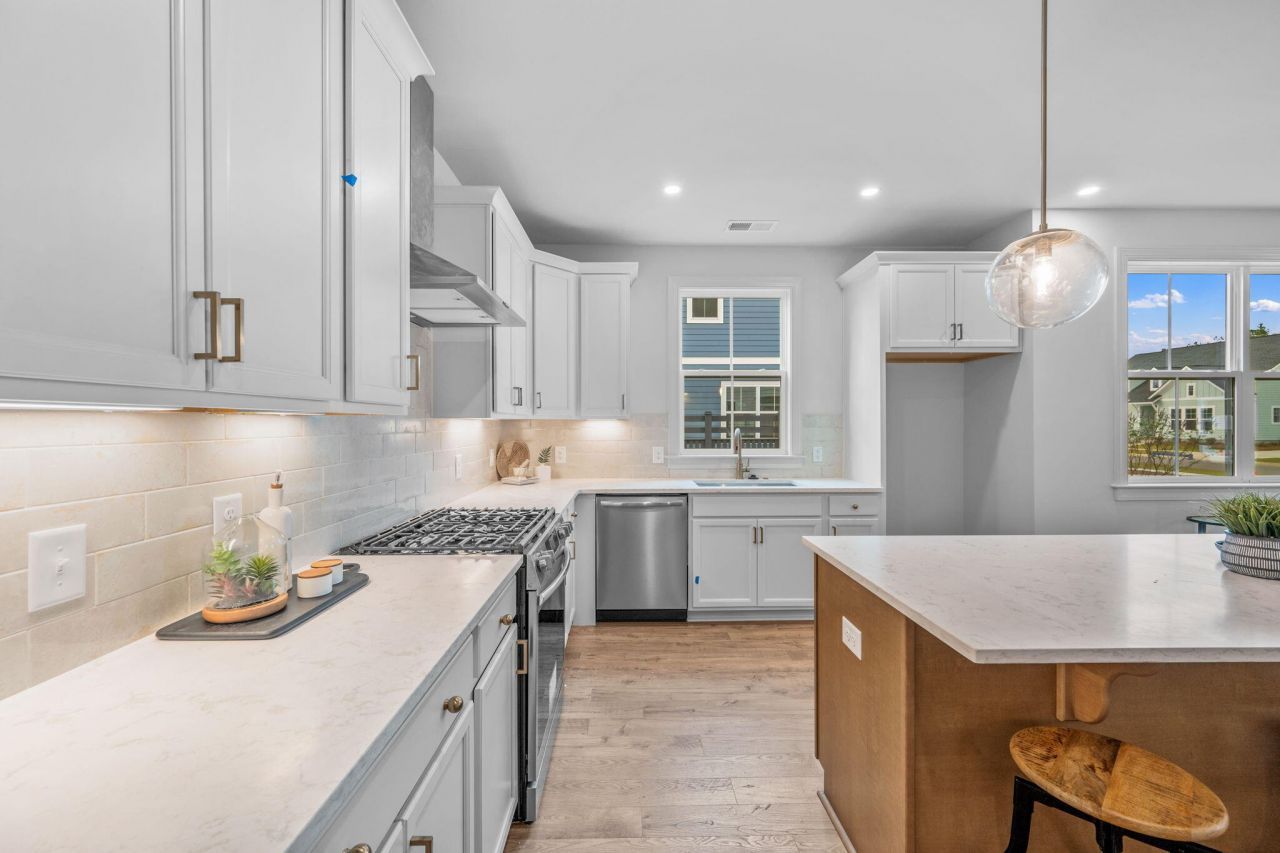 785 Blueway Avenue Photo 15