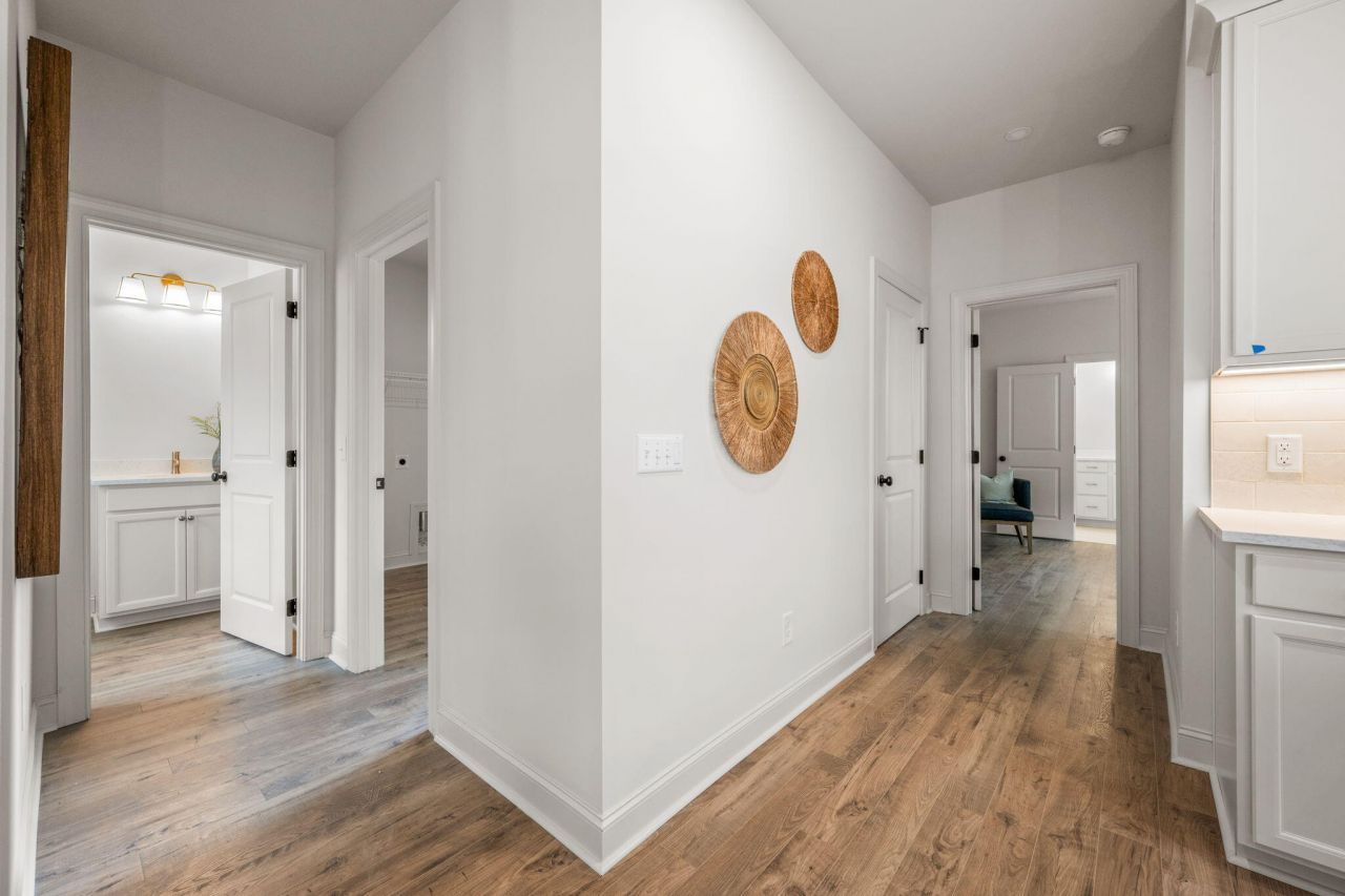 785 Blueway Avenue Photo 17