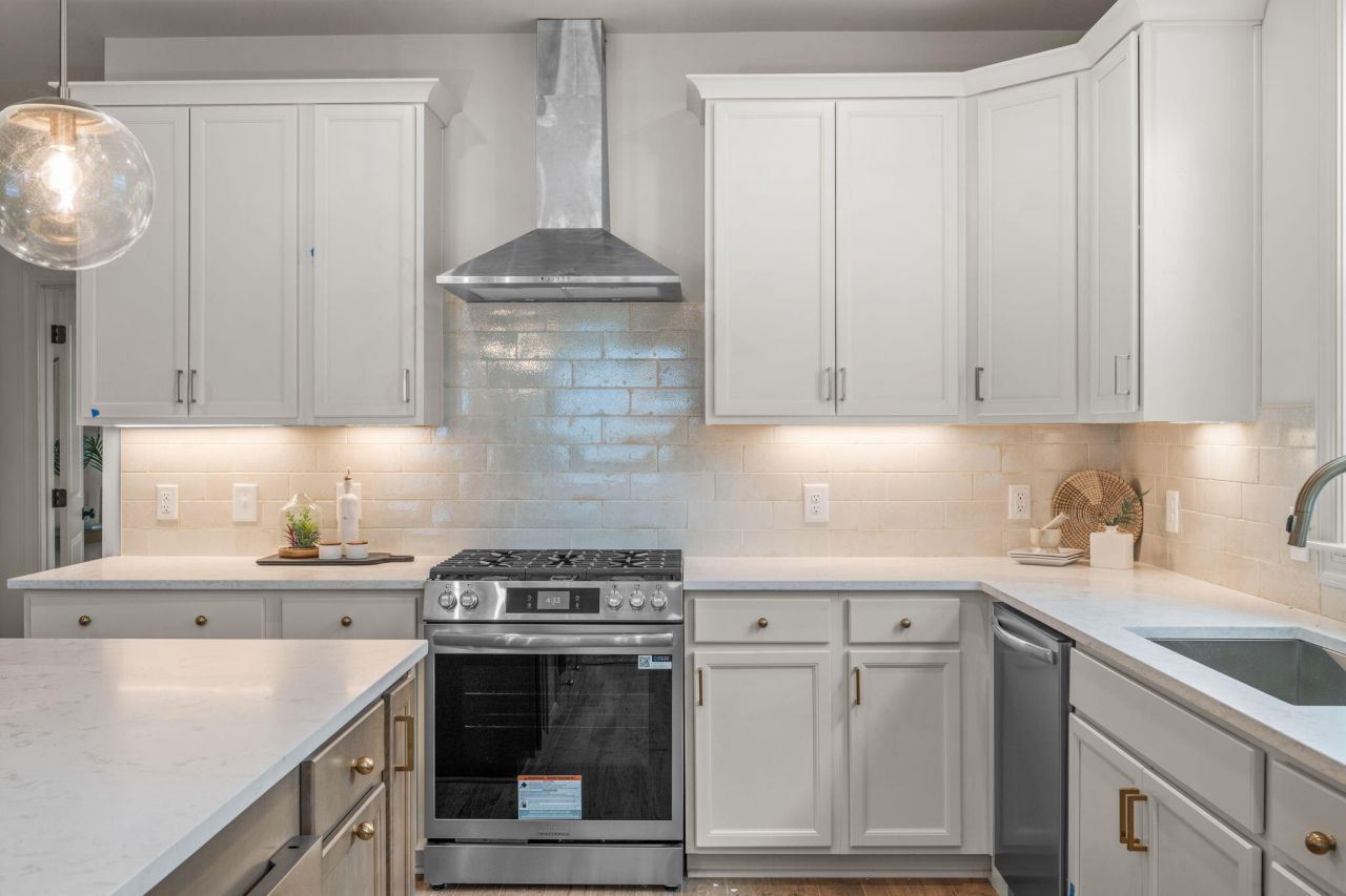 785 Blueway Avenue Photo 18