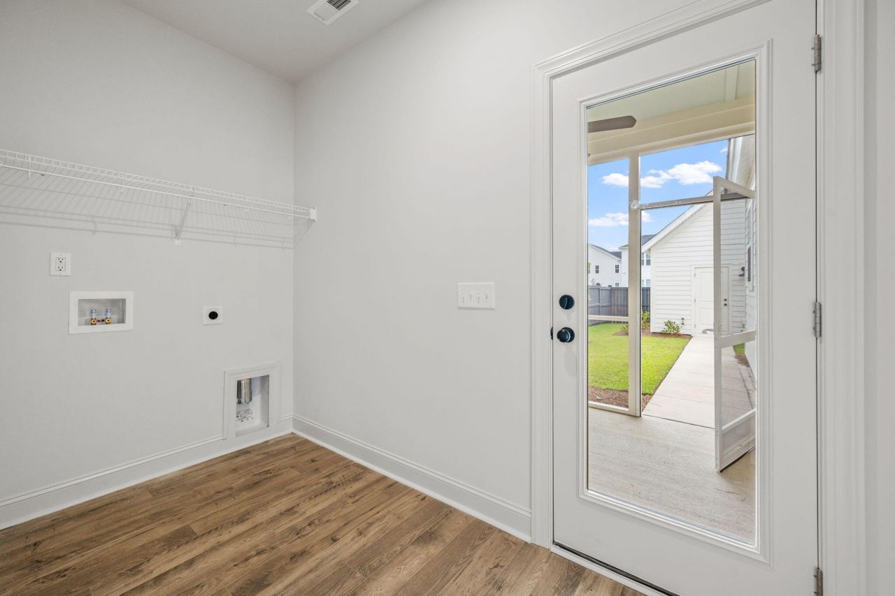 785 Blueway Avenue Photo 20