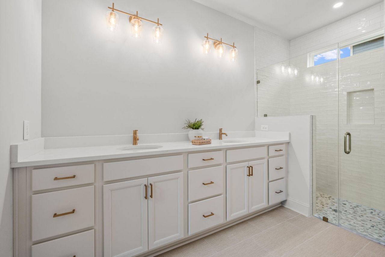 785 Blueway Avenue Photo 24