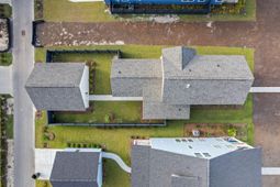 785 Blueway Avenue photo 4