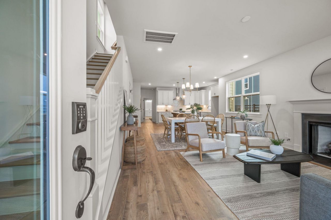 785 Blueway Avenue Photo 6