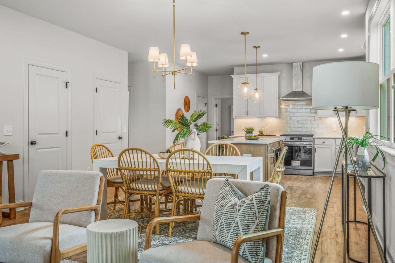 785 Blueway Avenue Photo 9