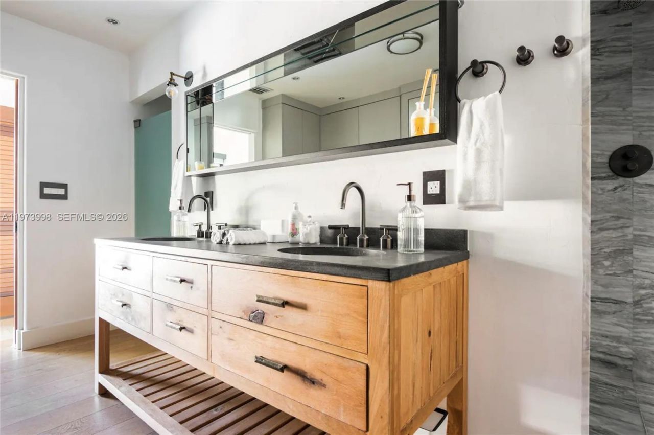 524 Oleander Dr, Hallandale Beach, FL 33009 Photo