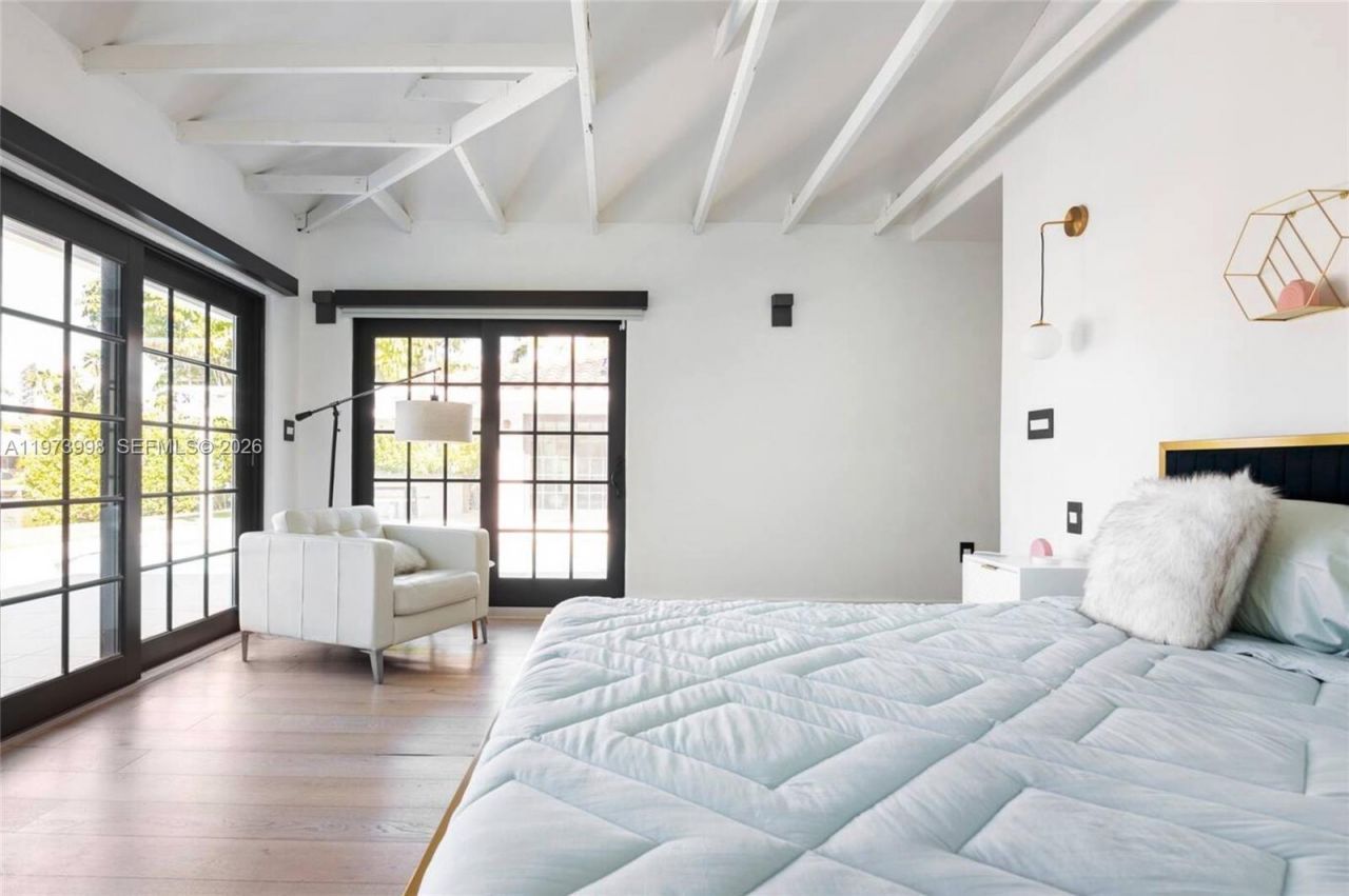 524 Oleander Dr, Hallandale Beach, FL 33009 Photo