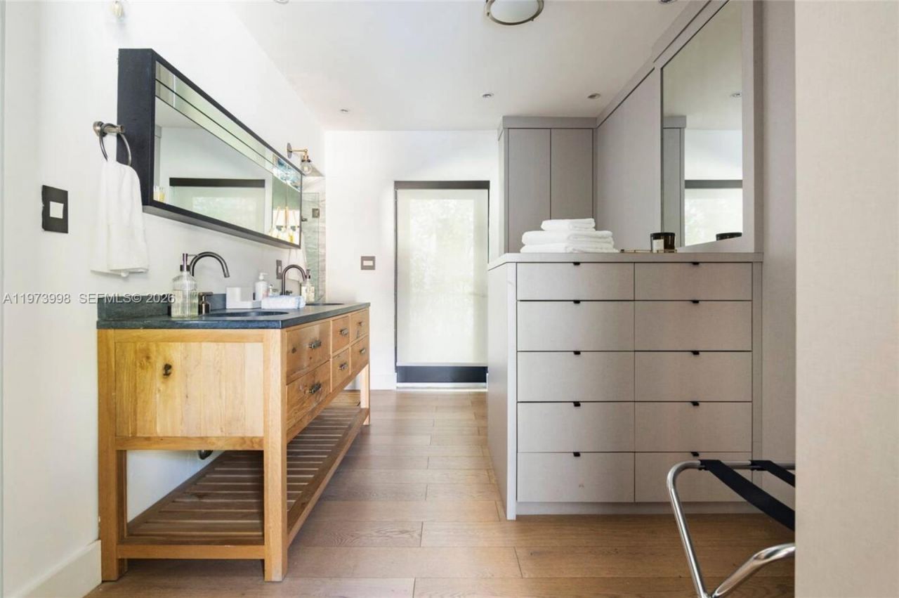 524 Oleander Dr, Hallandale Beach, FL 33009 Photo