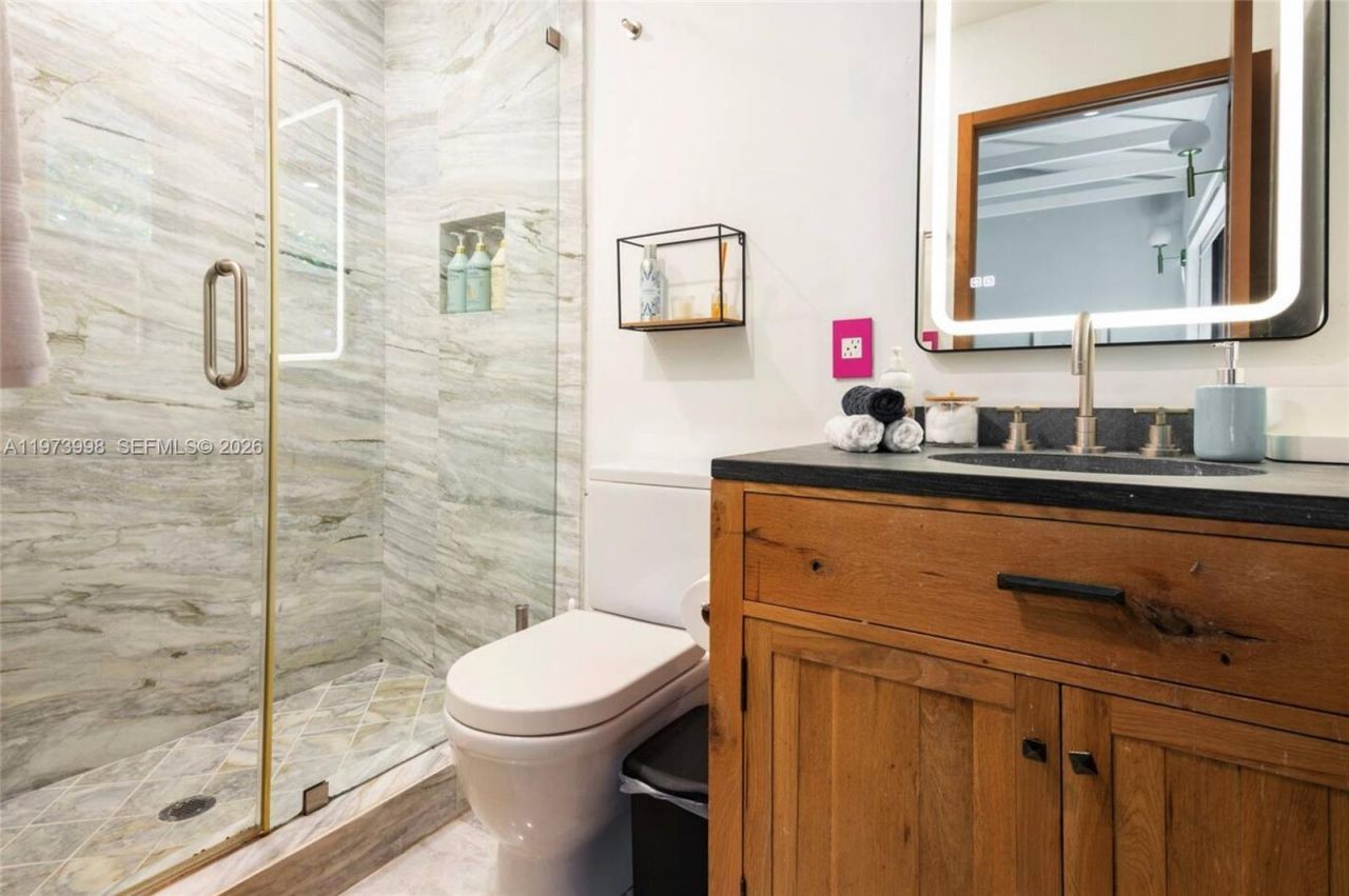 524 Oleander Dr, Hallandale Beach, FL 33009 Photo