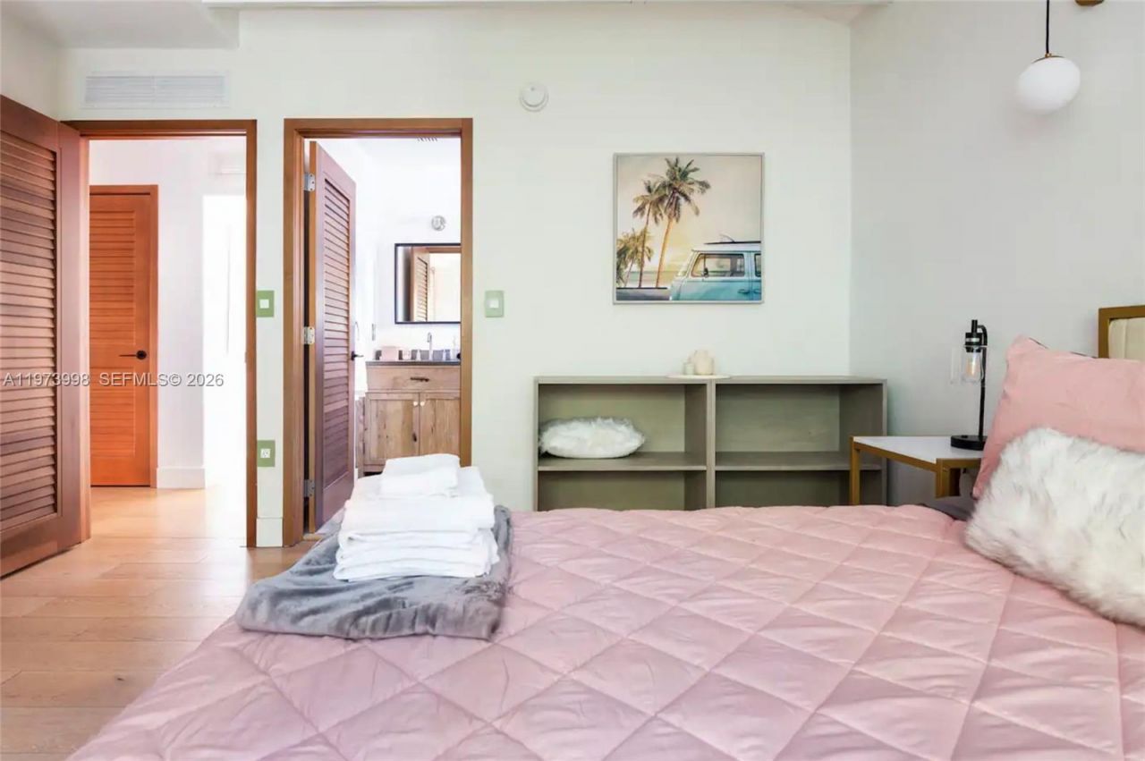 524 Oleander Dr, Hallandale Beach, FL 33009 Photo