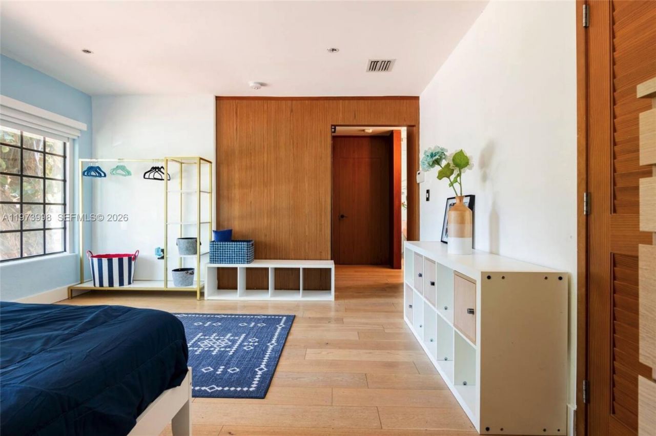 524 Oleander Dr, Hallandale Beach, FL 33009 Photo