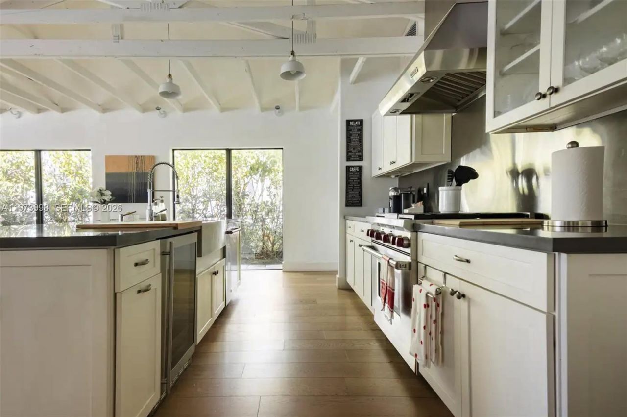 524 Oleander Dr, Hallandale Beach, FL 33009 Photo