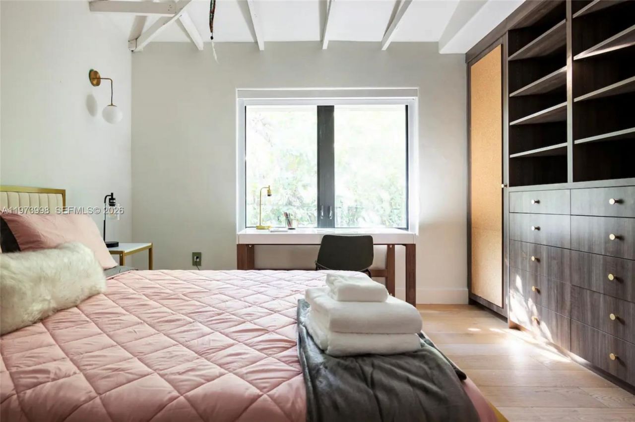 524 Oleander Dr, Hallandale Beach, FL 33009 Photo