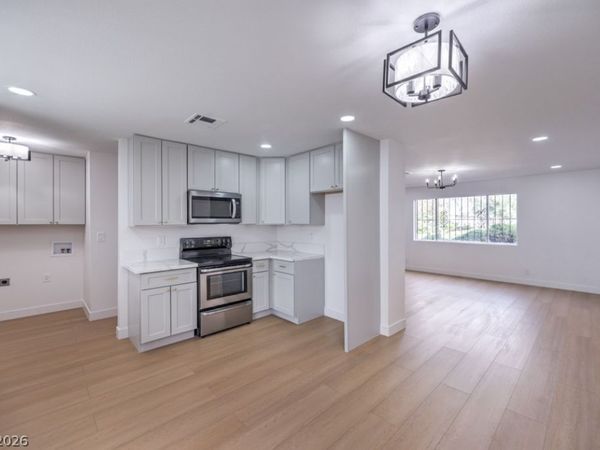 566 Greenbriar Townhouse Way , Las Vegas, NV 89121