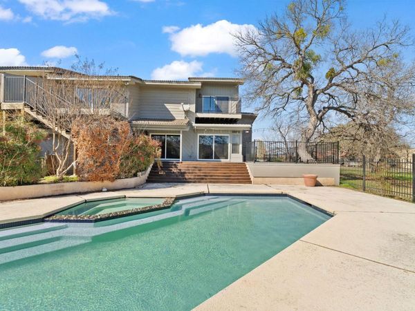 207 Free Rein, Unit 1, Horseshoe Bay, TX 78657