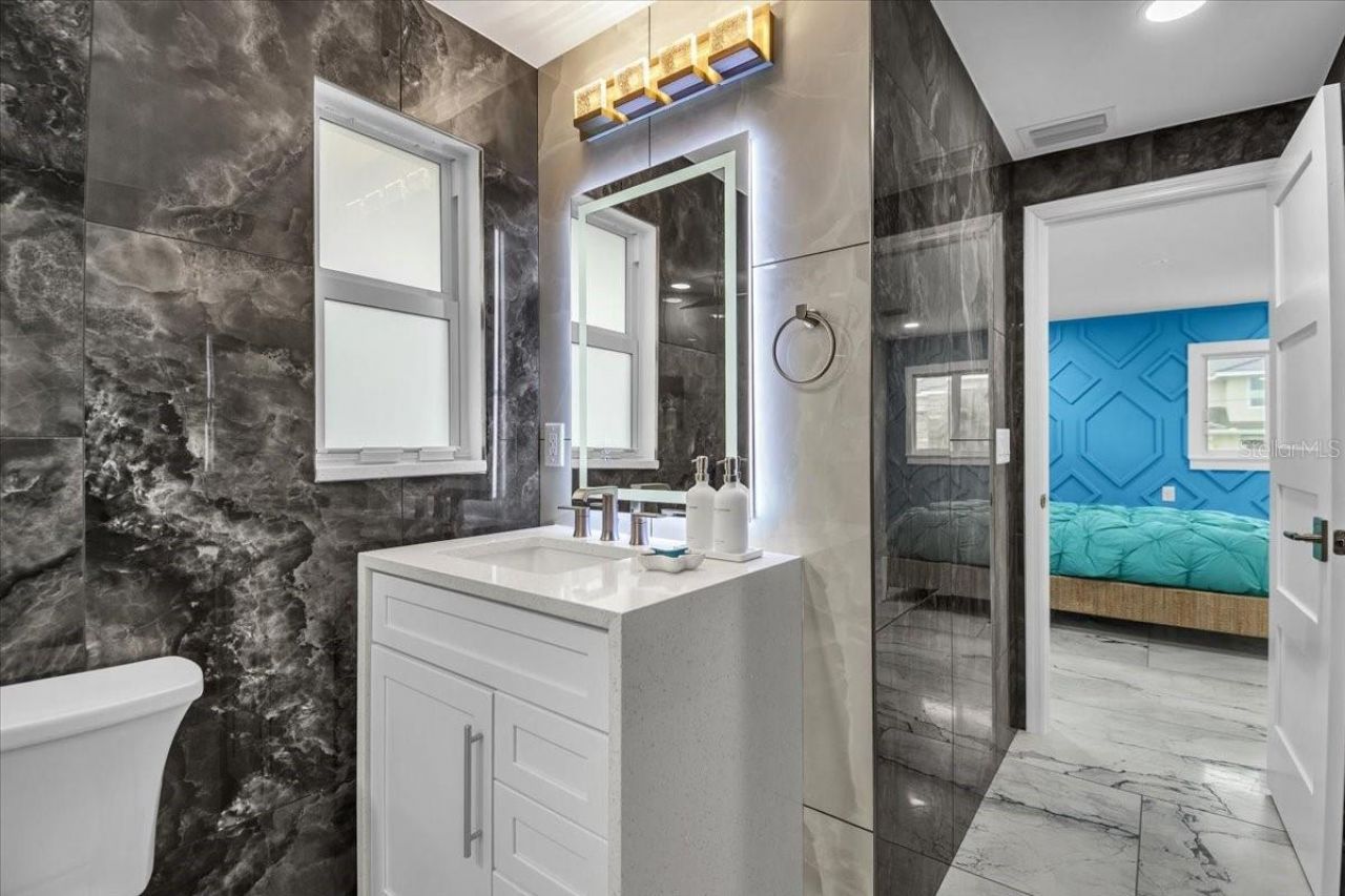 5624 Cape Leyte Drive , Sarasota, FL 34242 Photo