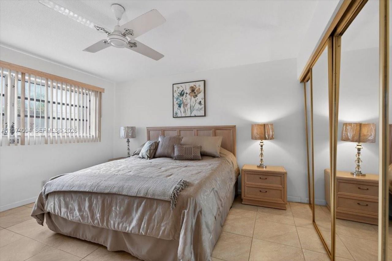 180 NE 12th Ave, Unit 15B, Hallandale Beach, FL 33009 Photo