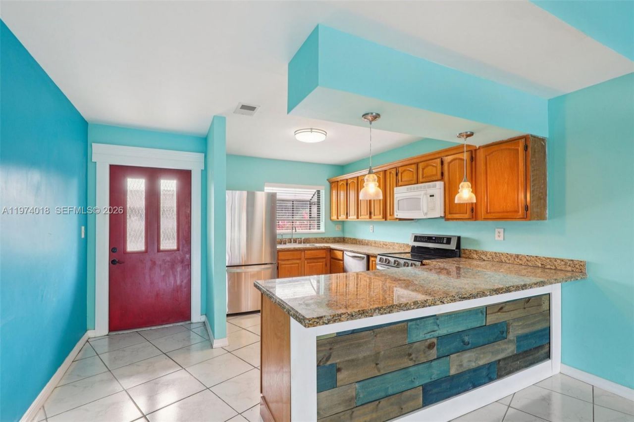 653 Banks Rd , Margate, FL 33063 Photo