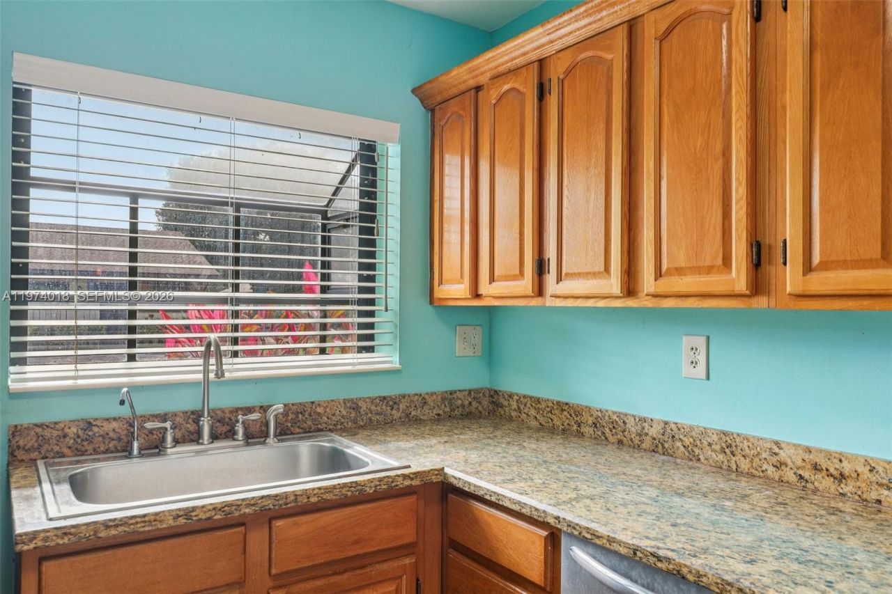 653 Banks Rd , Margate, FL 33063 Photo