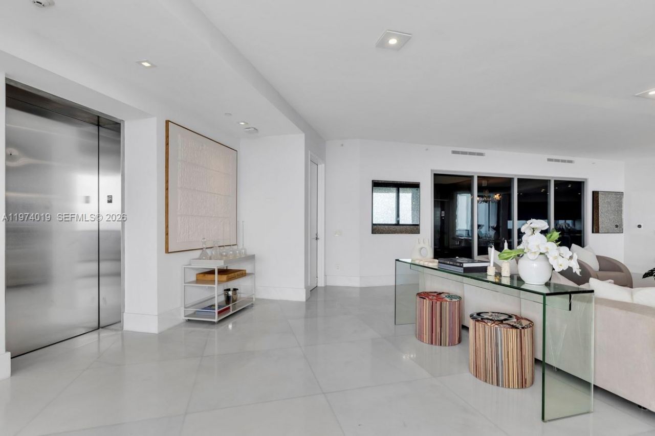 18555 Collins Ave , Unit 4605, Sunny Isles Beach, FL 33160 Photo