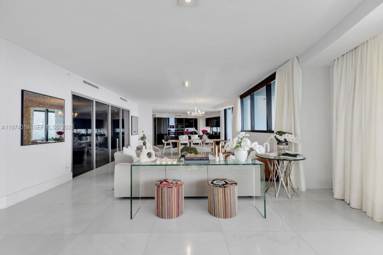 18555 Collins Ave , Unit 4605, Sunny Isles Beach, FL 33160 Photo