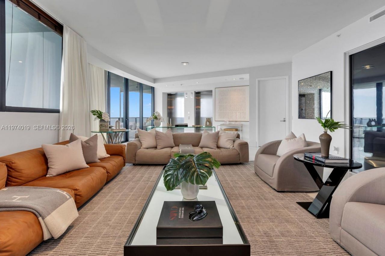 18555 Collins Ave , Unit 4605, Sunny Isles Beach, FL 33160 Photo