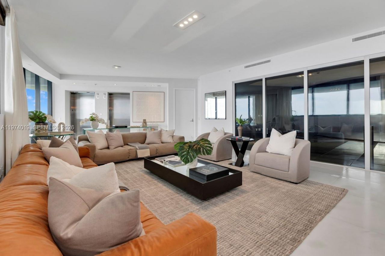 18555 Collins Ave , Unit 4605, Sunny Isles Beach, FL 33160 Photo