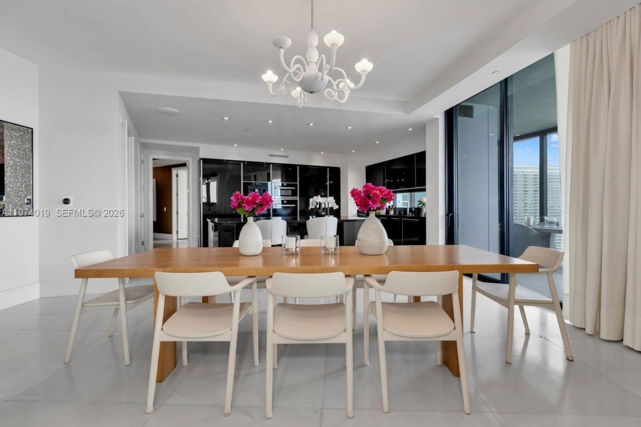 18555 Collins Ave , Unit 4605, Sunny Isles Beach, FL 33160 Photo