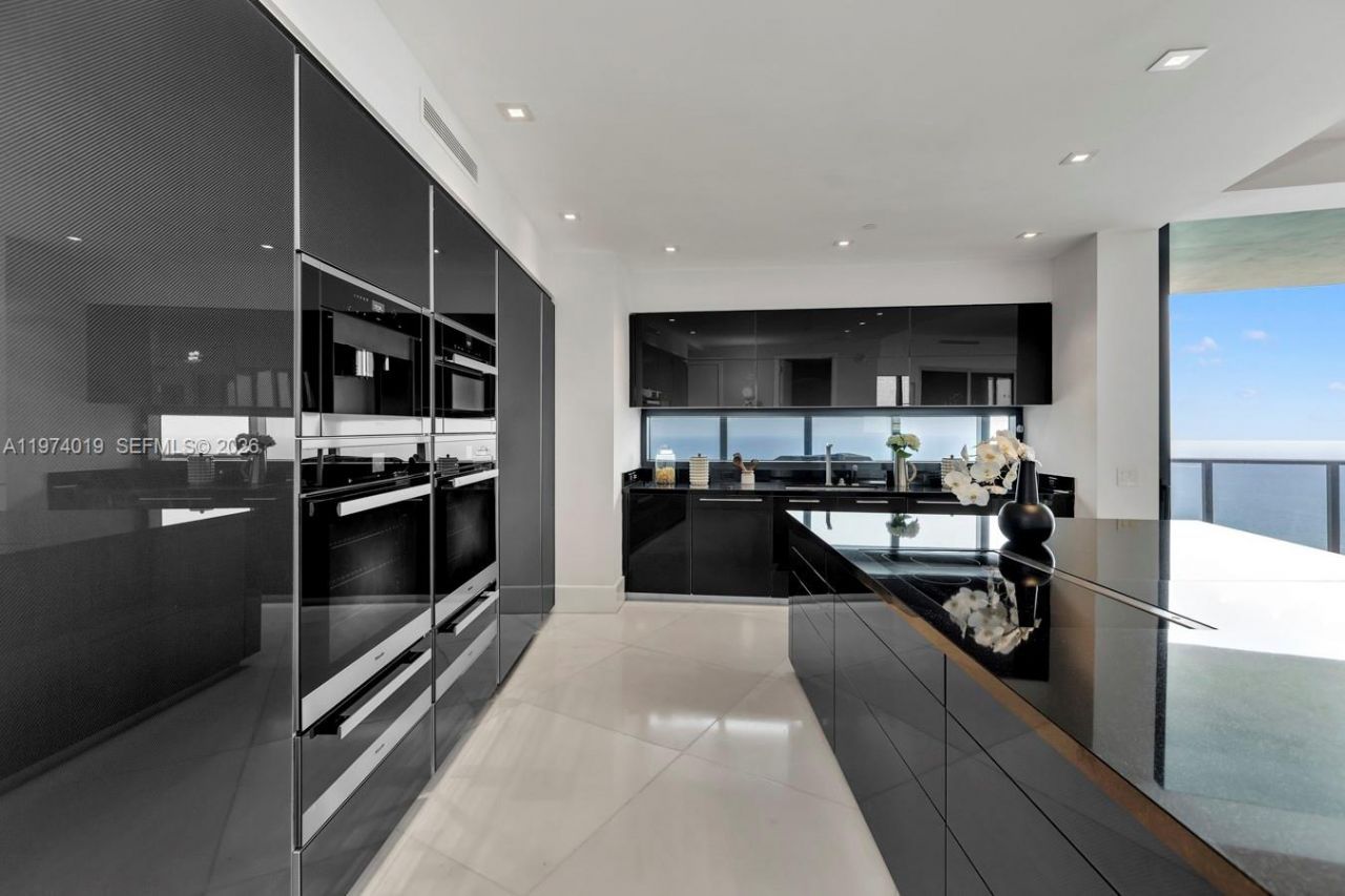 18555 Collins Ave , Unit 4605, Sunny Isles Beach, FL 33160 Photo