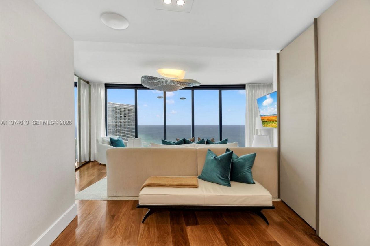 18555 Collins Ave, Unit 4605, Sunny Isles Beach, FL 33160 Photo