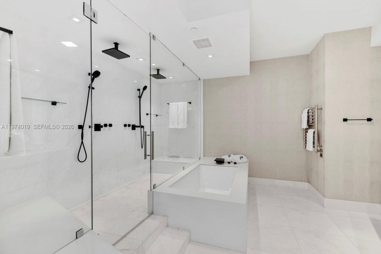 18555 Collins Ave, Unit 4605, Sunny Isles Beach, FL 33160 Photo