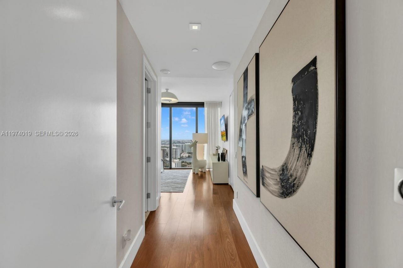 18555 Collins Ave , Unit 4605, Sunny Isles Beach, FL 33160 Photo