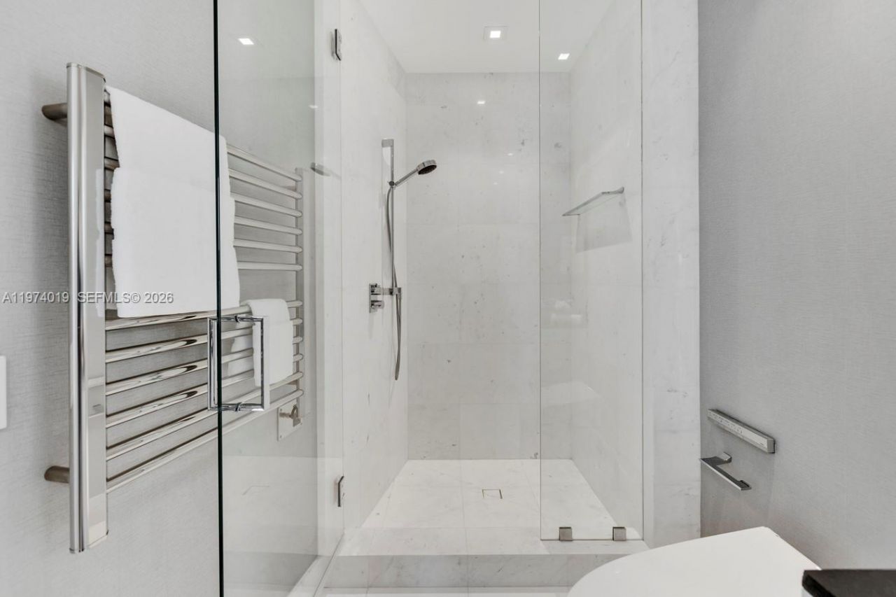 18555 Collins Ave , Unit 4605, Sunny Isles Beach, FL 33160 Photo