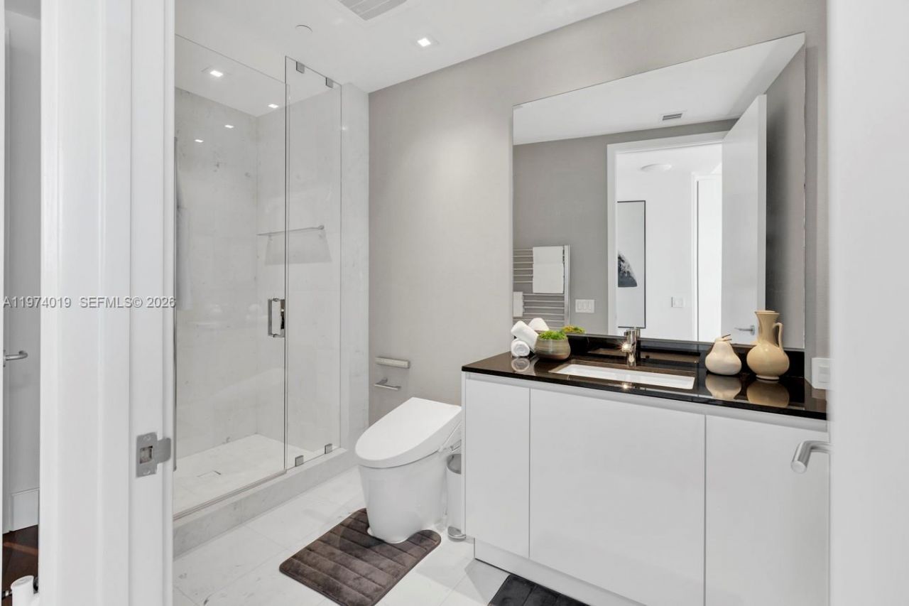 18555 Collins Ave, Unit 4605, Sunny Isles Beach, FL 33160 Photo