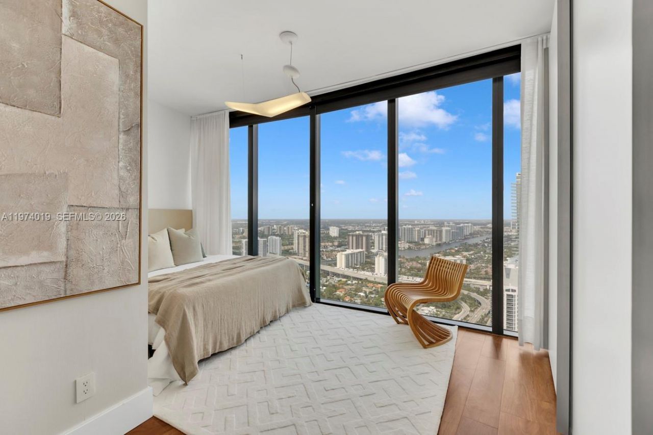 18555 Collins Ave, Unit 4605, Sunny Isles Beach, FL 33160 Photo
