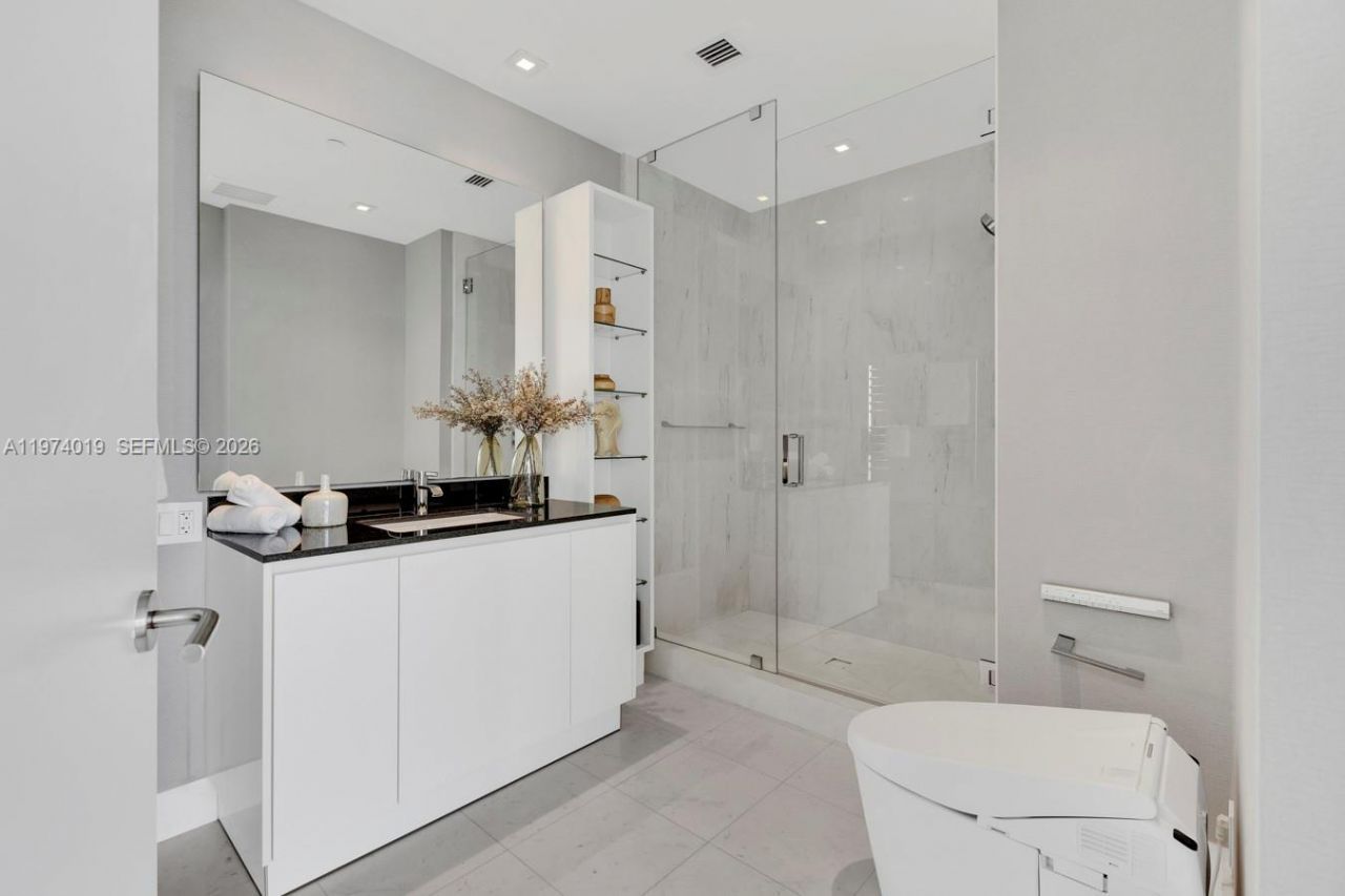 18555 Collins Ave , Unit 4605, Sunny Isles Beach, FL 33160 Photo