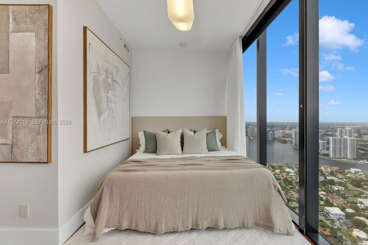 18555 Collins Ave, Unit 4605, Sunny Isles Beach, FL 33160 Photo