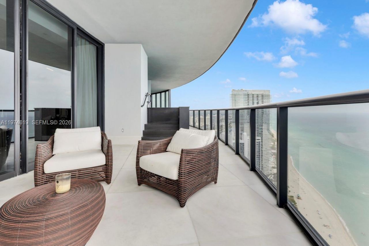 18555 Collins Ave , Unit 4605, Sunny Isles Beach, FL 33160 Photo