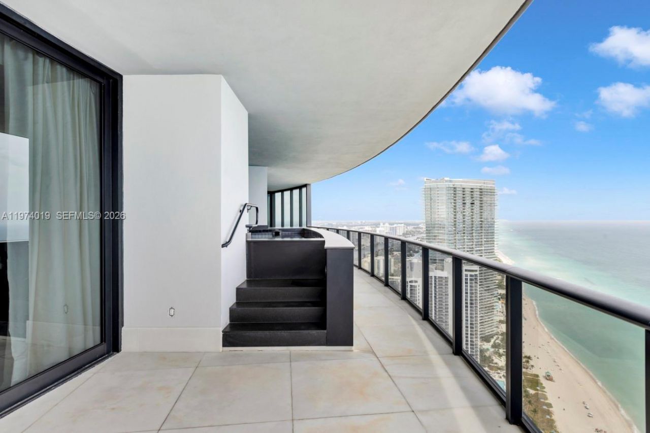 18555 Collins Ave , Unit 4605, Sunny Isles Beach, FL 33160 Photo