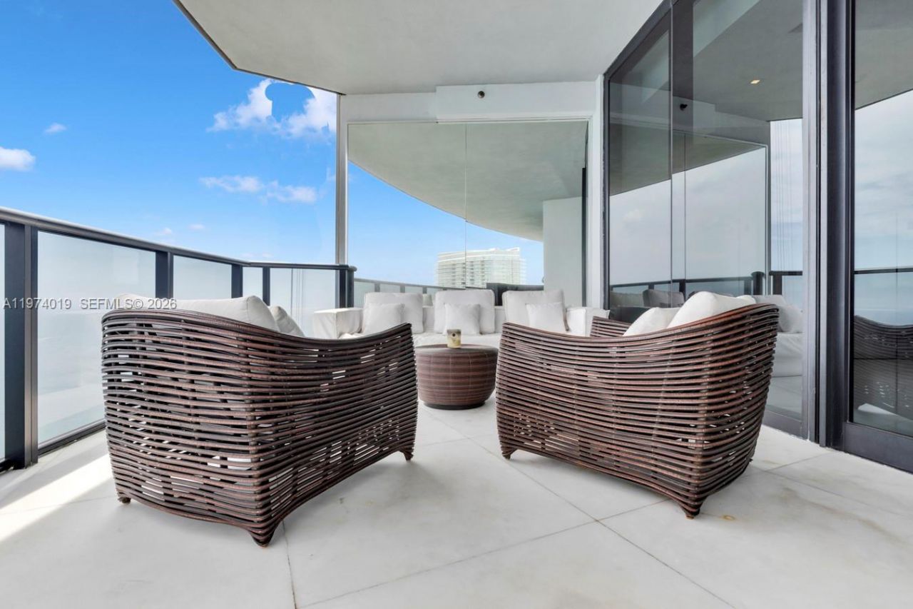 18555 Collins Ave , Unit 4605, Sunny Isles Beach, FL 33160 Photo