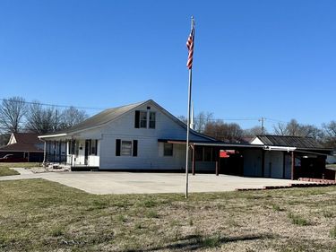 556 W Columbia Avenue, Monticello, KY 42633