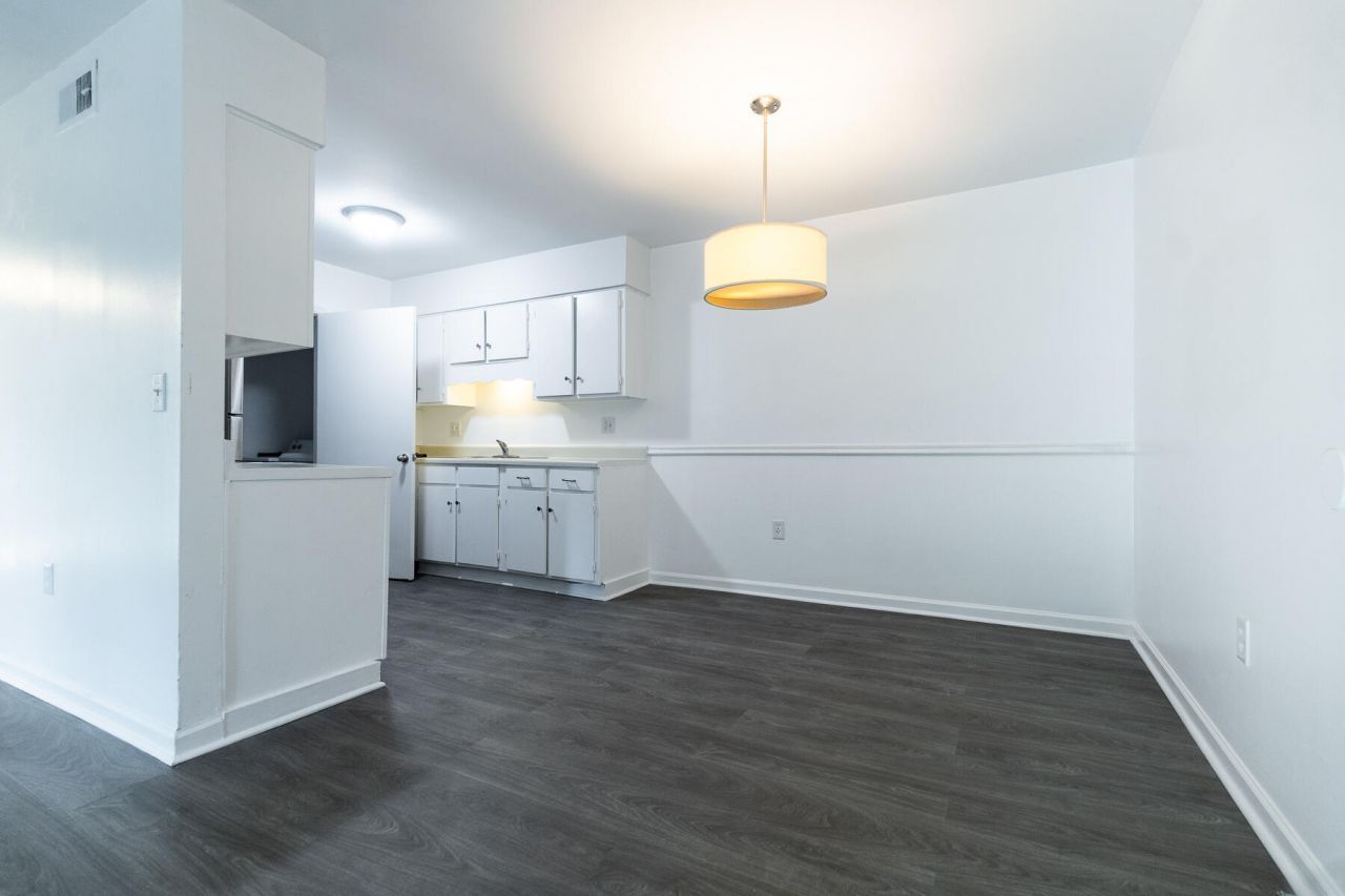 1402 Camp Road Photo 14