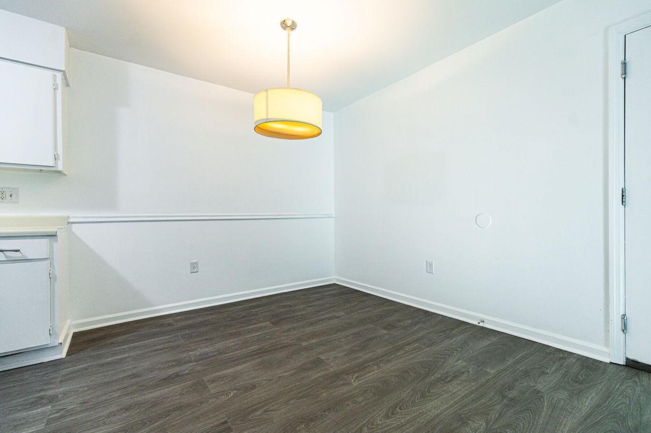 1402 Camp Road Photo 16