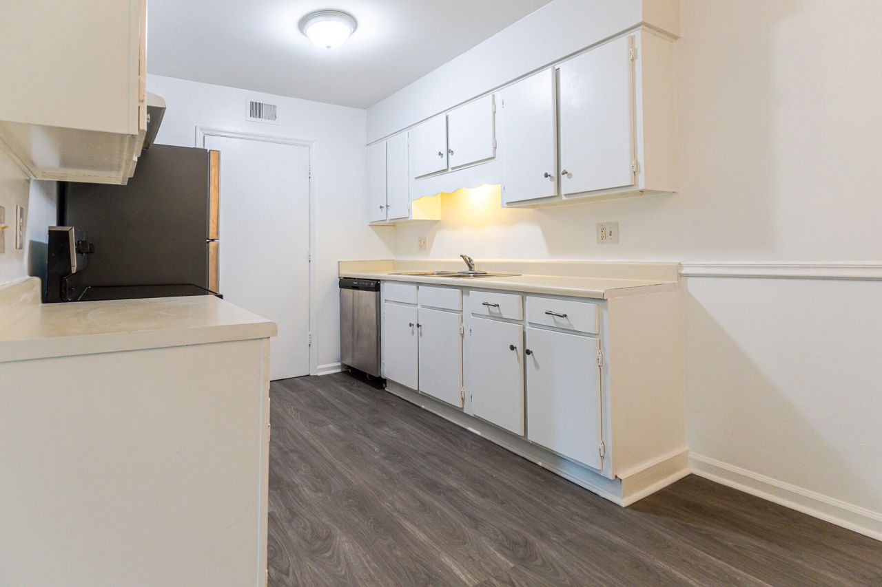 1402 Camp Road Photo 20