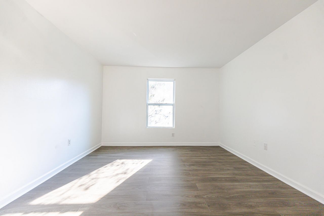 1402 Camp Road Photo 32