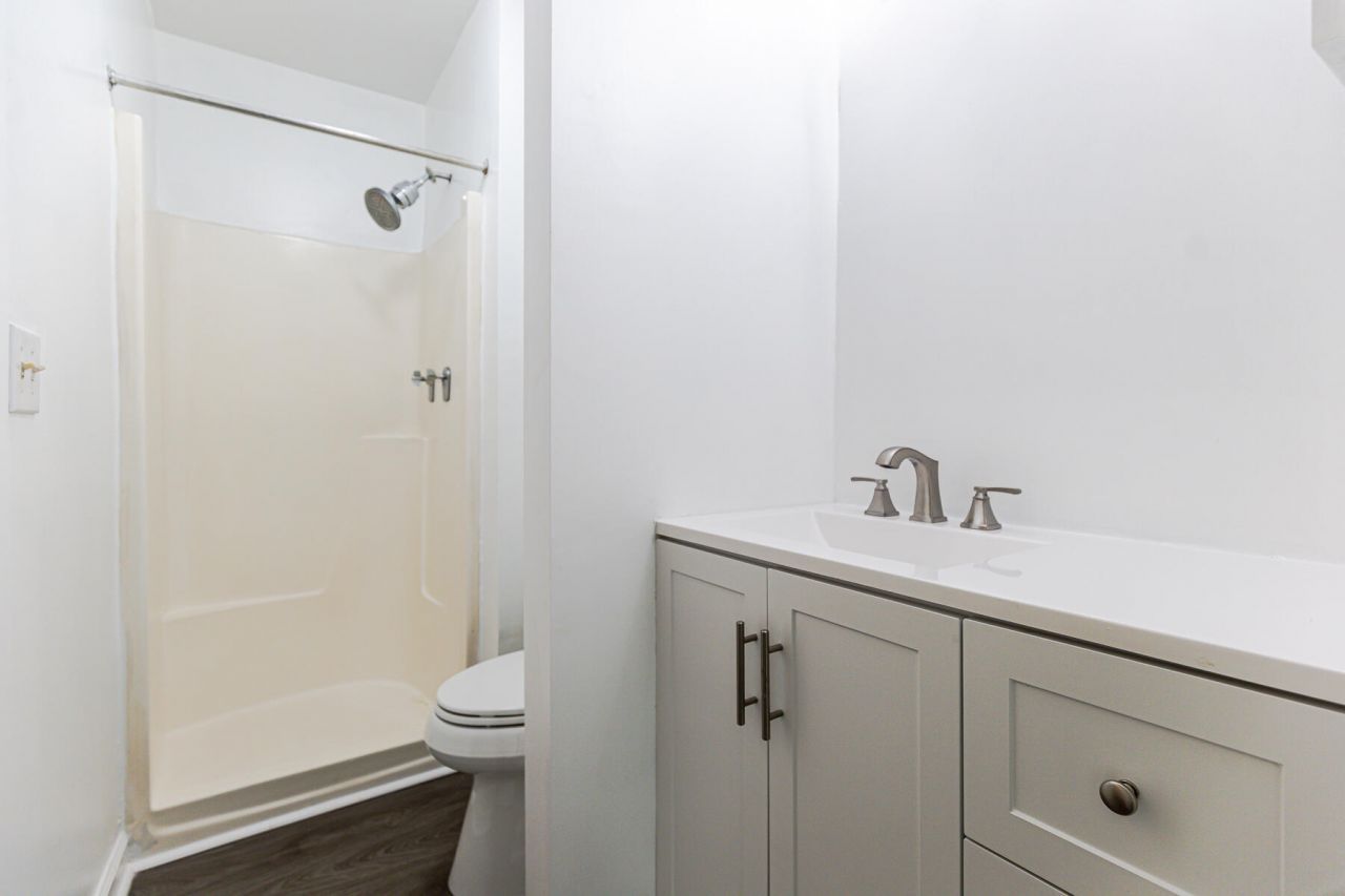 1402 Camp Road Photo 33