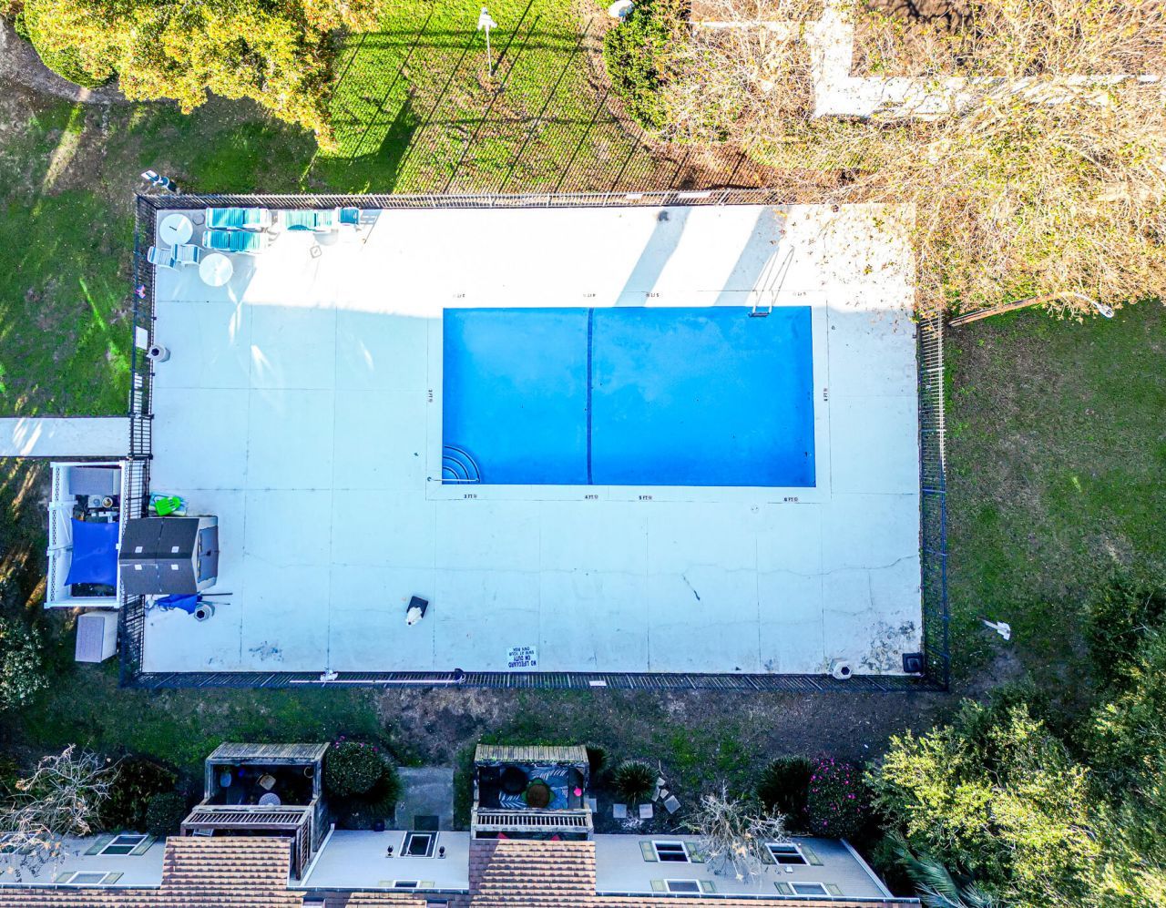 1402 Camp Road Photo 52